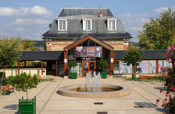 Francia, el ayuntamiento de Vernouillet en Les Yvelines — Foto de Stock