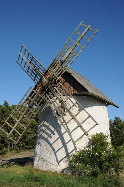 Suécia, velho e histórico moinho de vento de Djupvik — Fotografia de Stock