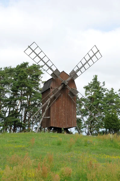 Suécia, antigo e histórico moinho de vento de Storlinge — Fotografia de Stock