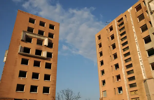 Frankrijk, oude gebouw voor sloop in mantes la jolie — Stockfoto