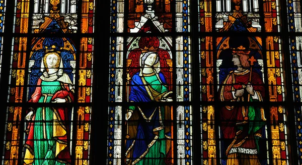 Stained glass window in the collegiate church of Mantes La Jolie — Stock Photo, Image