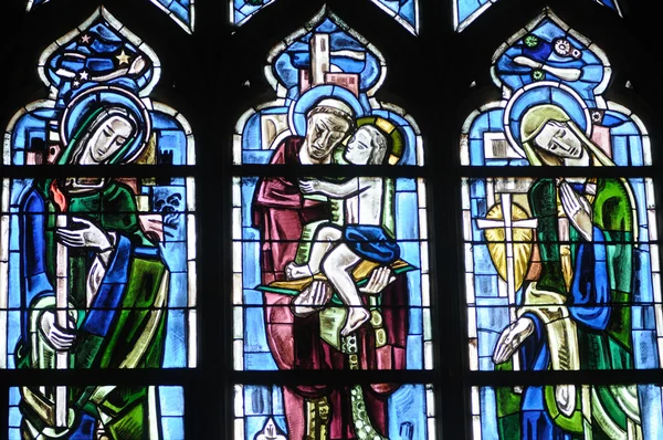 Yvelines, vitral en la iglesia colegiata de Poissy — Foto de Stock