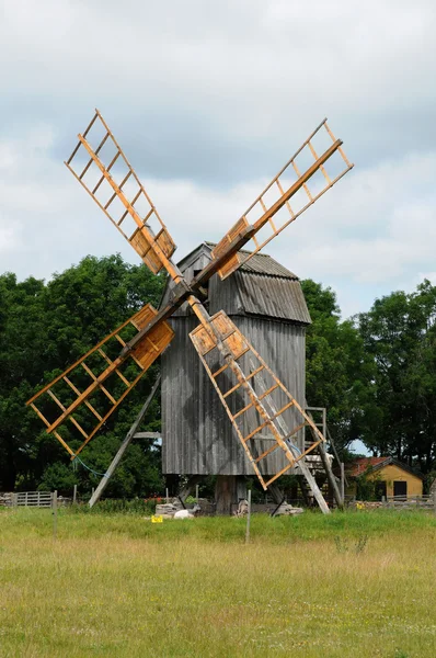 Schwedische, alte und historische Windmühle von himmelsberga — Stockfoto