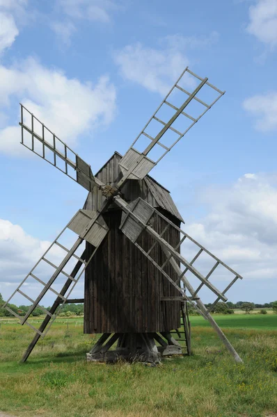 Suécia, antigo e histórico moinho de vento de Lerkaka — Fotografia de Stock