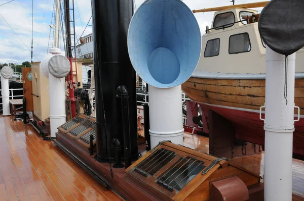 古い、歴史的なストックホルムのボートで、ポート — ストック写真