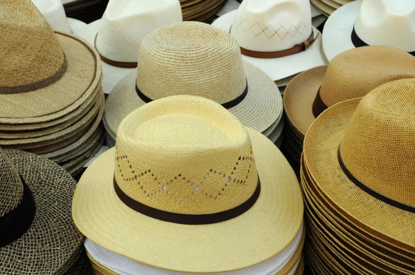 Chapeaux français sur le marché — Photo