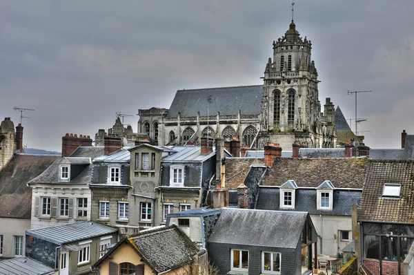 Pequena cidade de Gisors na Normandia — Fotografia de Stock