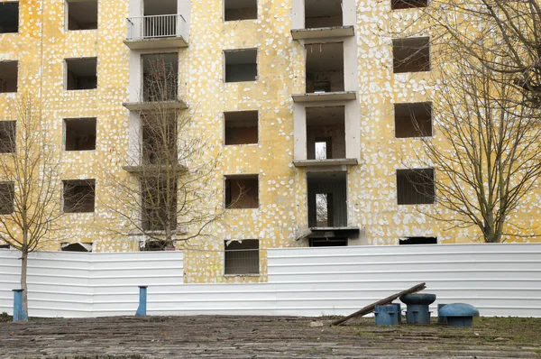 Frankrijk, afbraak van een oud gebouw in les mureaux — Stockfoto