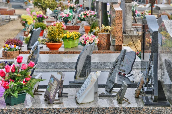 Ile de france, kyrkogården av triel sur seine — Stockfoto