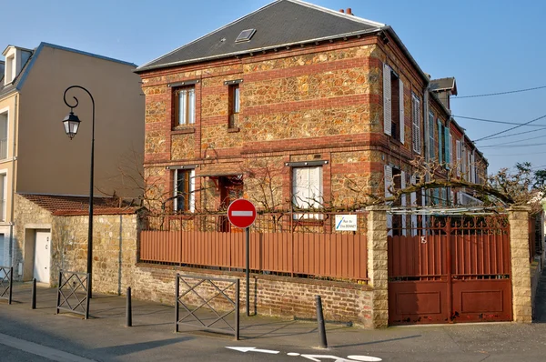 Francia, la calle Clos Bonnet en Les Mureaux — Foto de Stock