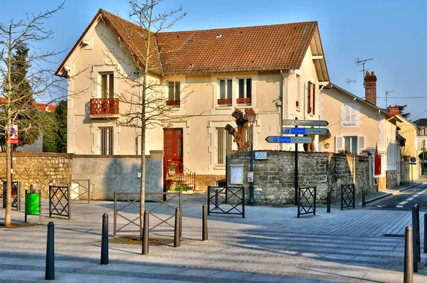 Frankreich, die abbe duval strasse in les mureaux — Stockfoto