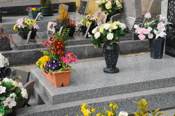 Francia, il cimitero di Triel Sur Seine — Foto Stock