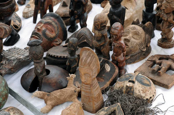 Old objects at Marolles district flea market in Brussels — Stock Photo, Image