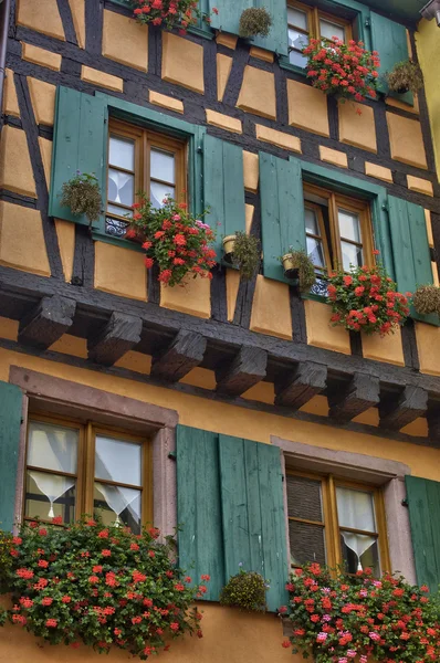 Pitoresca aldeia de Riquewihr na Alsácia — Fotografia de Stock