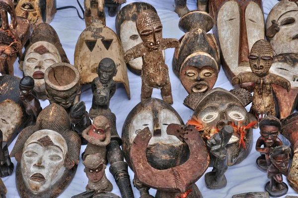 Old objects at Marolles district flea market in Brussels — Stock Photo, Image