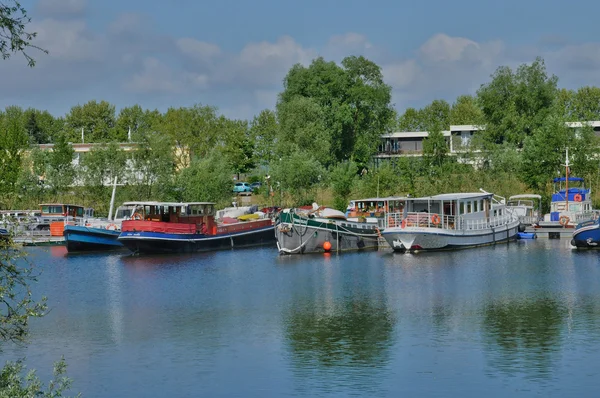 France, the port of Verneuil Sur Seine — Stock Photo, Image