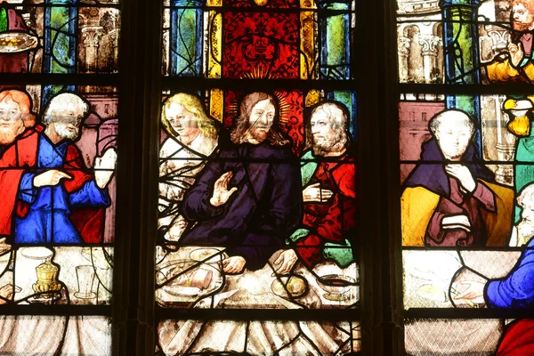 Francia, vidriera en la iglesia de San Martín de Triel — Foto de Stock