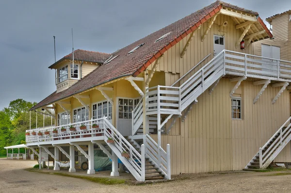 Frankrike, en vandringsled i les mureaux nära floden seine — Stockfoto