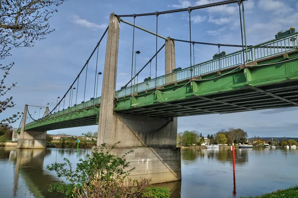 Frankrike, hängbro över triel sur seine — Stockfoto