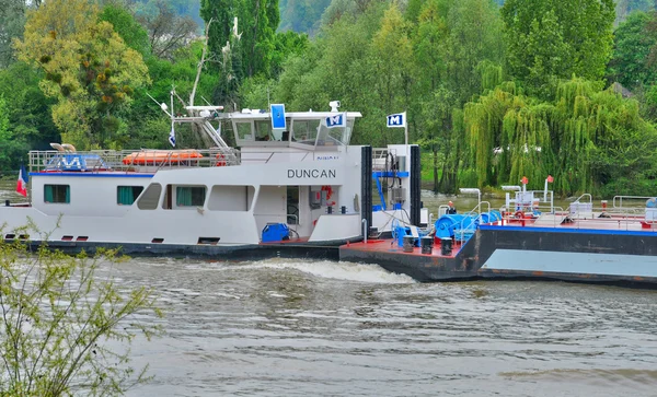 Francia, una barcaza en el río Sena en Les Mureaux —  Fotos de Stock