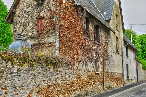 Francja, ulica w les mureaux murs gros — Zdjęcie stockowe