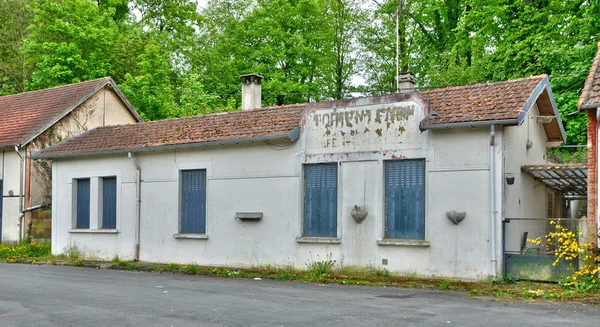 Frankrike, gamla hus i les mureaux — Stockfoto