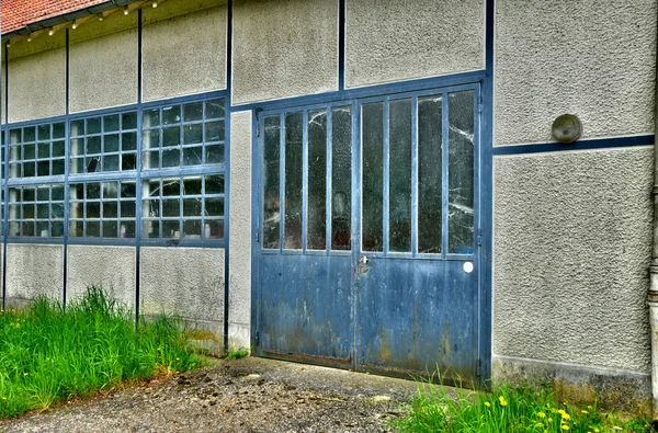 Francia, antiguo cobertizo en Les Mureaux — Foto de Stock