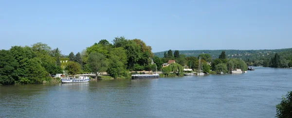 Francia, la città di Triel sur Seine — Foto Stock