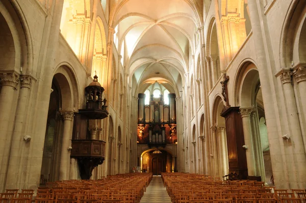 Caen, de abbaye aux hommes in Frankrijk — Stockfoto