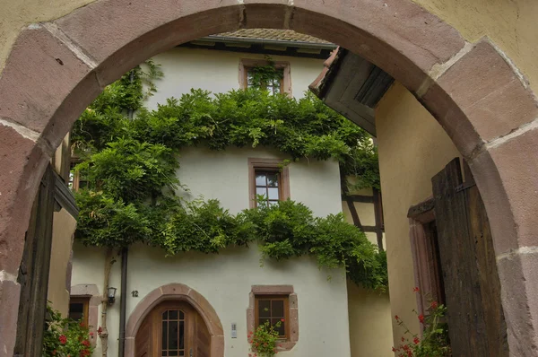 Village pittoresque de Riquewihr en Alsace — Photo