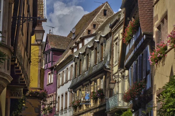 Schilderachtige dorp van riquewihr in Elzas — Stockfoto