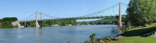 Francia, il ponte sospeso della Triel Sur Seine — Foto Stock