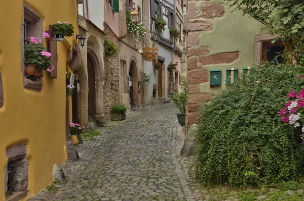 Pintoresco pueblo de Riquewihr en Alsacia —  Fotos de Stock