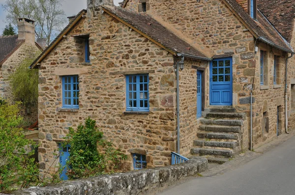 Pittoresco villaggio di Saint Ceneri le Gerei in Normandia — Foto Stock