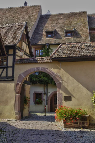 Pitoresca aldeia de Riquewihr na Alsácia — Fotografia de Stock