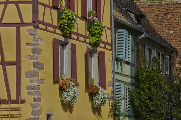 Pintoresco pueblo de Riquewihr en Alsacia —  Fotos de Stock