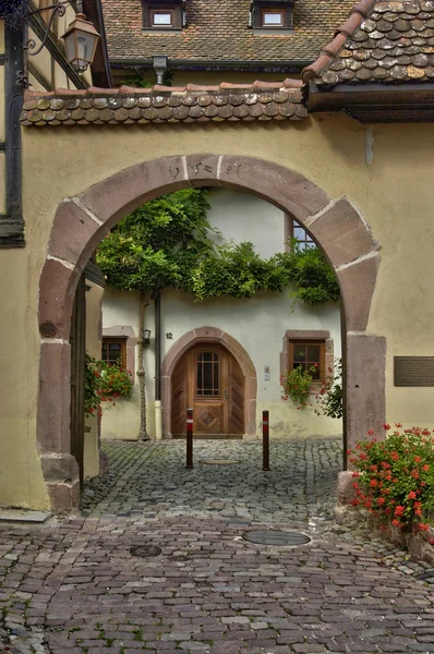 Pintoresco pueblo de Riquewihr en Alsacia —  Fotos de Stock