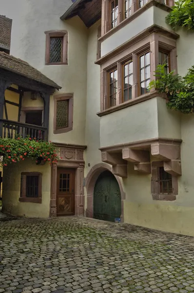 Pitoresca aldeia de Riquewihr na Alsácia — Fotografia de Stock