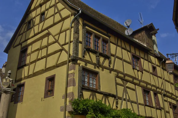 Malerisches Dorf riquewihr im Elsass — Stockfoto