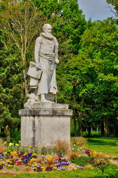 Francia, la estatua de Sully en Rosny sur Seine — Foto de Stock