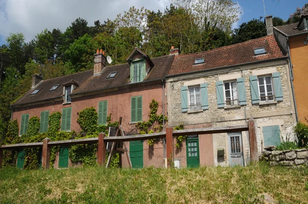 Франция, деревня Ветёй в Валь-д "Уаз — стоковое фото