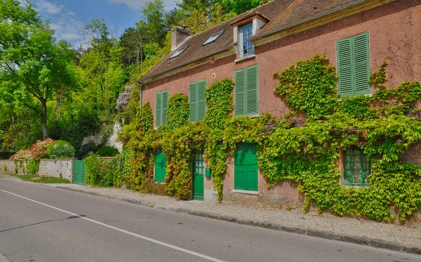 Francia, el pueblo de Vetheuil en Val d Oise — Foto de Stock