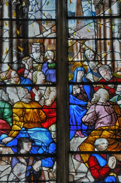 Francia, la iglesia de San Pedro de Montfort l Amaury — Foto de Stock