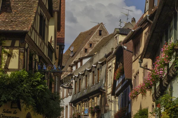 Живописная деревня Рикевир в Эльзасе — стоковое фото