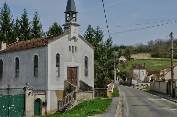 Francie, starý kostel vienne en arthies — Stock fotografie