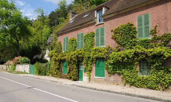 Francia, el pueblo de Vetheuil en Val d Oise — Foto de Stock