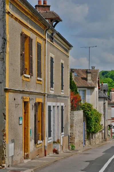 Francie, vesnice vetheuil v val d oise — Stock fotografie