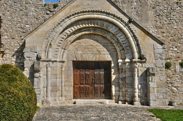 Frankrike, sainte marie-madeleine-kyrkan av montchauvet — Stockfoto