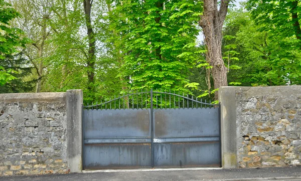 Frankrijk, een oude poort in les mureaux — Stockfoto