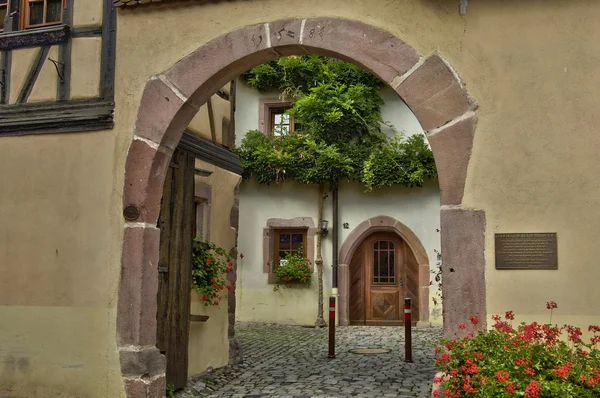 Malerisches Dorf riquewihr im Elsass — Stockfoto